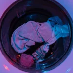 sekretny-hack-dodaj-tylko-jedna-krople-do-pralki-a-bedziesz.webp.webp