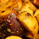 ziemniaki-w-piekarniku-okazuja-sie-chrupiace-wystarczy-dodac-jeden-skladnik.webp.webp